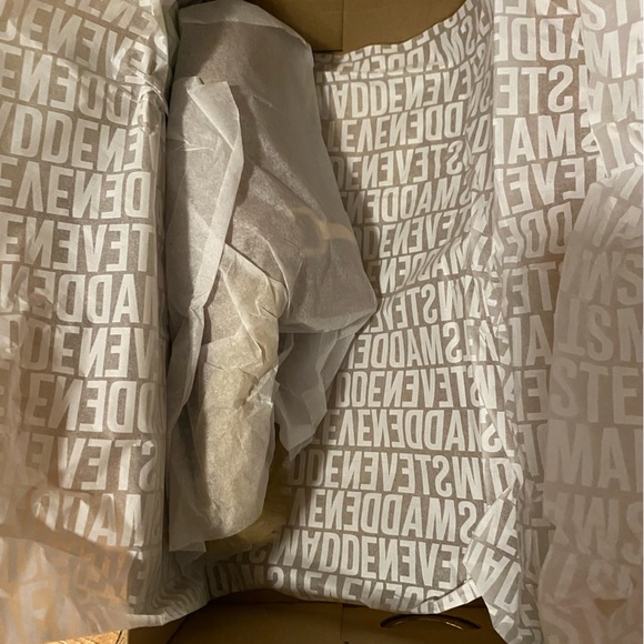 BRAND NEW Steve Madden Khloe slip ons - Picture 3 of 5